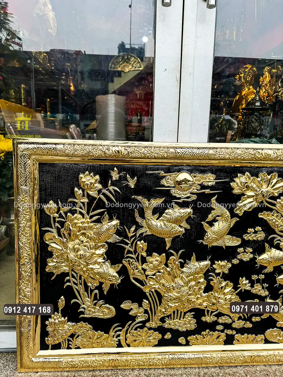 H&igrave;nh ảnh hoa sen được chạm th&uacute;c nổi sắc n&eacute;t